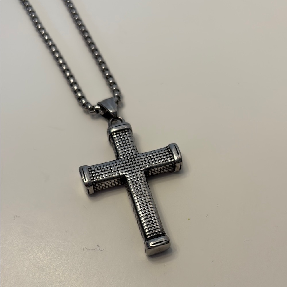 EdForce Stainless Steel Cross Pendant Necklace